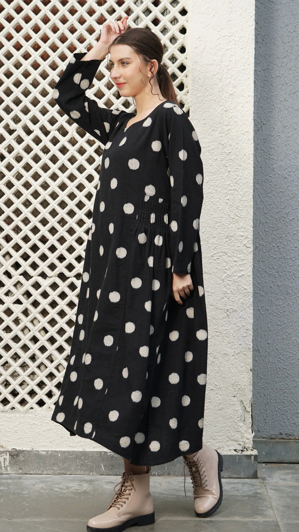 Alpine Linen Blend Dress in Onyx - Image 3