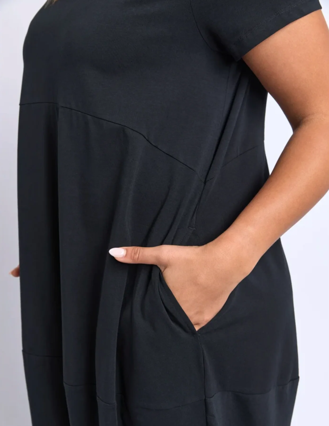 Diana Short Sleeve Dress - Black - Image 4