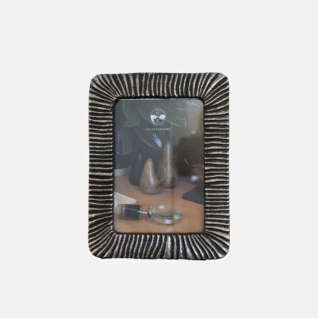 Filette Photo Frame in Bronze Finish 4x6"