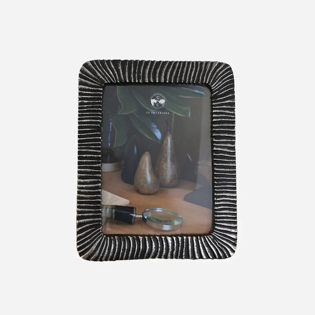 Filette Photoframe in Bronze Finish 5x7”