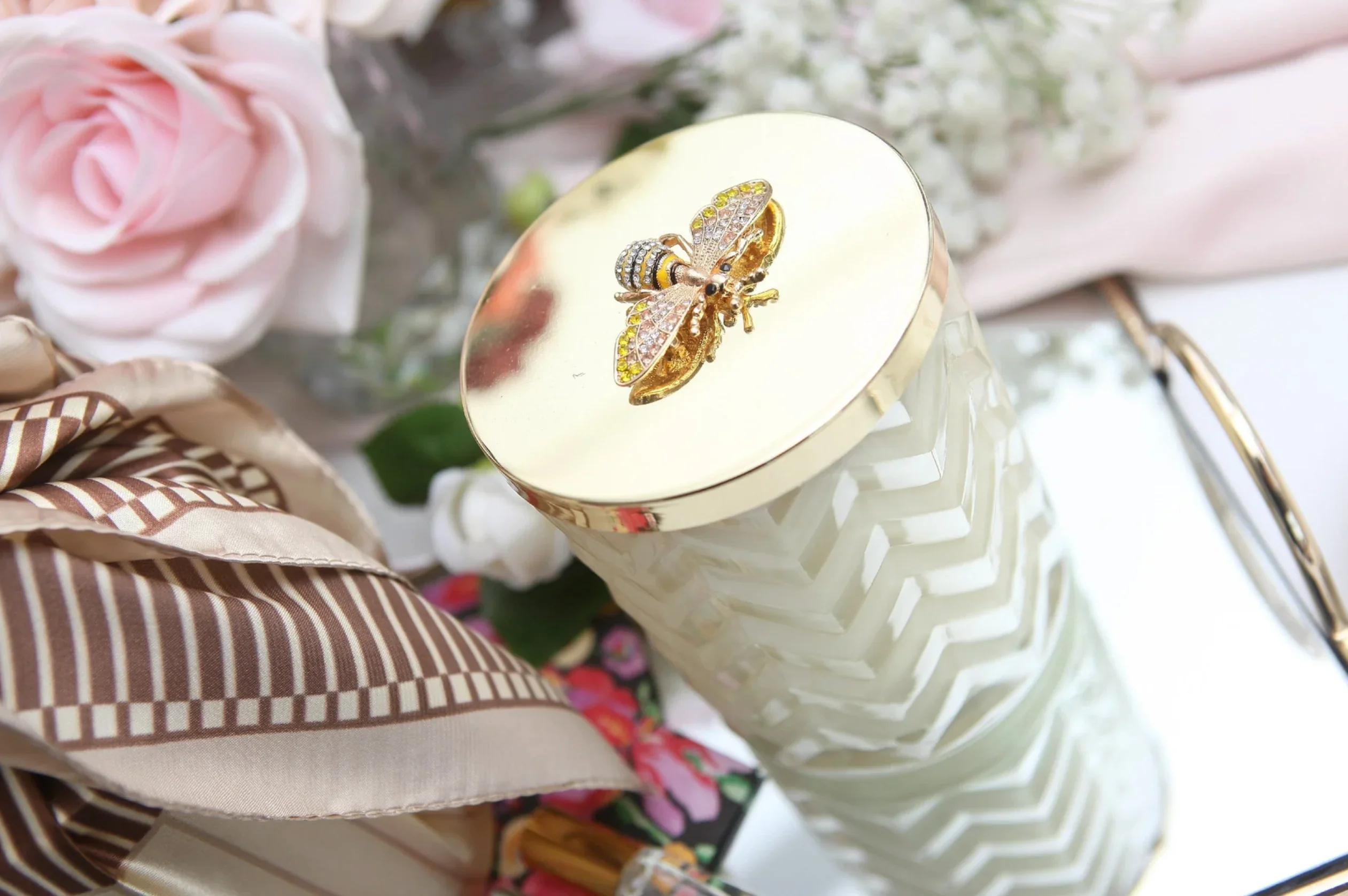 Herringbone Candle with Scarf Blond Vanilla - Cream & Golden Bee Lid - Image 3