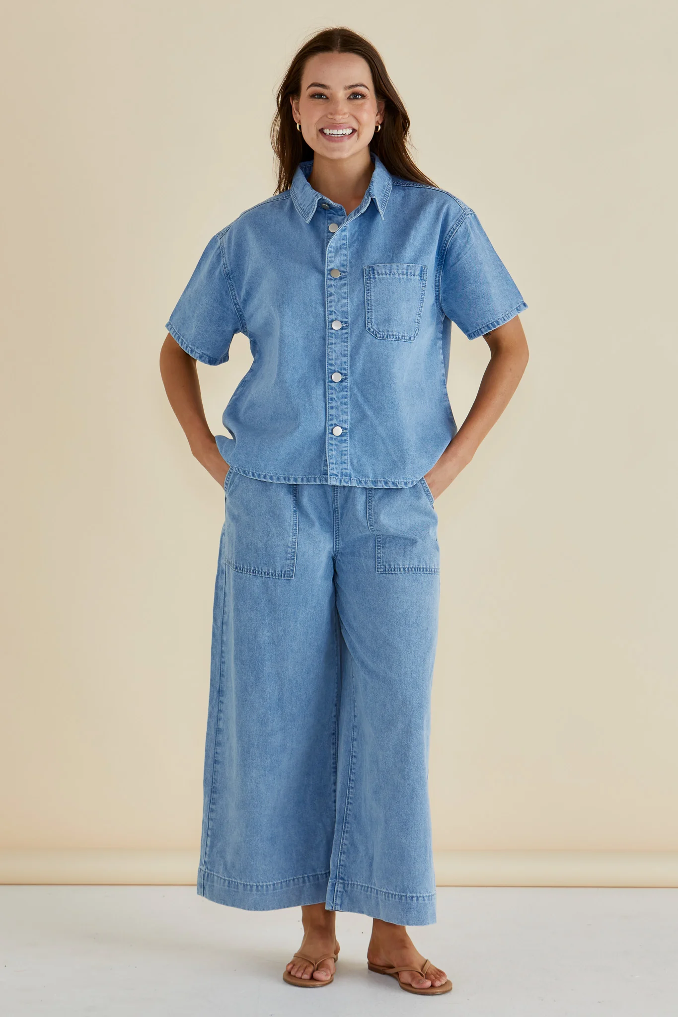 Saffra Relax Leg Jean - Medium Wash - Image 4